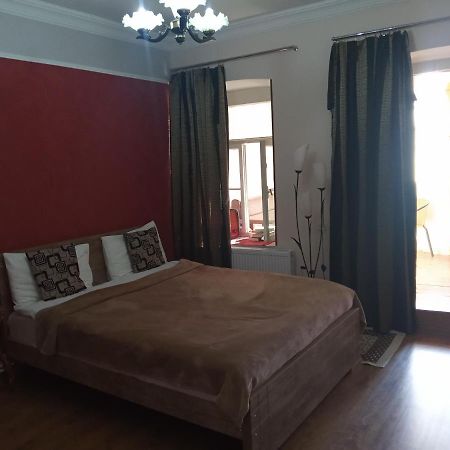Apartment In The Heart Of Old 第比利斯 外观 照片