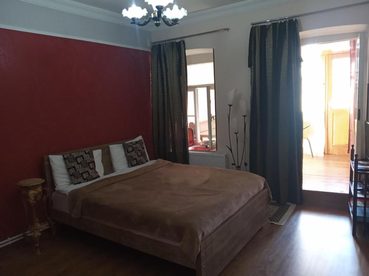 Apartment In The Heart Of Old 第比利斯 外观 照片